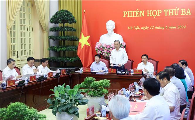 Chủ tịch nước Tô Lâm cho rằng, Tổng kết một số vấn đề lý luận và thực tiễn về công cuộc đổi mới theo định hướng XHCN trong 40 năm qua ở Việt Nam là một công việc rất hệ trọng