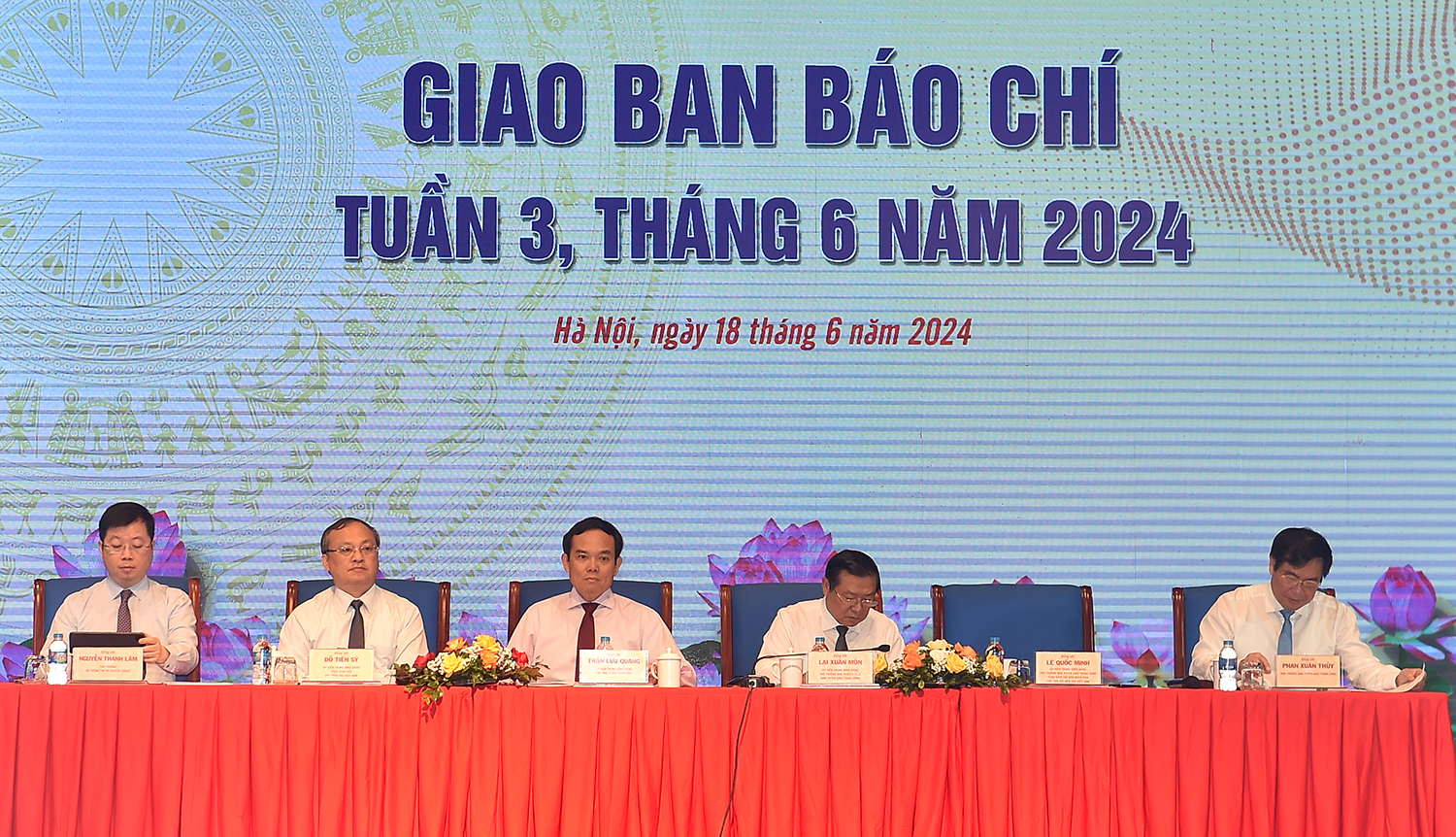 Phó Thủ tướng Trần Lưu Quang dự giao ban báo chí sáng ngày 18/6 tại Hà Nội - Ảnh: VGP/Hải Minh