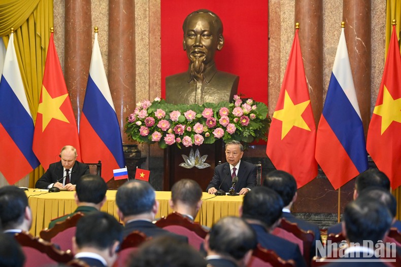 Quang cảnh buổi họp báo chung của Chủ tịch nước Tô Lâm và Tổng thống Liên bang Nga Vladimir Putin tại Phủ Chủ tịch