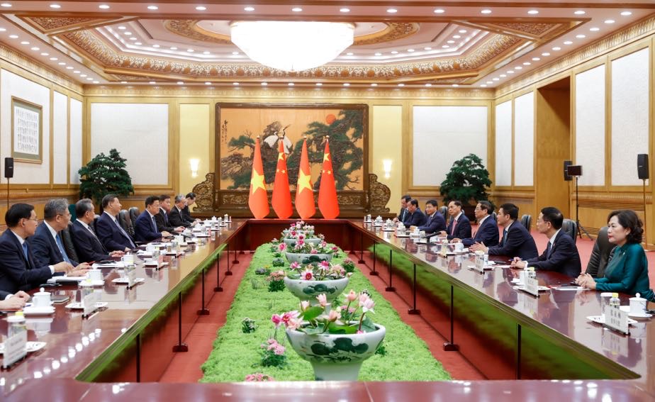 Hai nhà lãnh đạo nhất trí tiếp tục cụ thể hóa nhận thức chung cấp cao, nhất là Tuyên bố chung Việt Nam-Trung Quốc về việc tiếp tục làm sâu sắc và nâng tầm quan hệ Đối tác Hợp tác chiến lược toàn diện, xây dựng Cộng đồng chia sẻ tương lai Việt Nam-Trung Quốc có ý nghĩa chiến lược theo phương hướng ""6 hơn" - Ảnh: VGP/Nhật Bắc