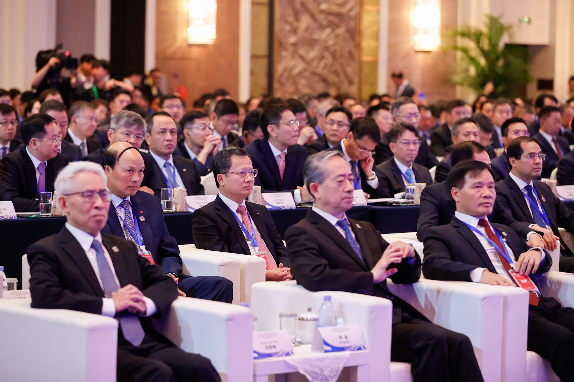 Các đại biểu hai bên thống nhất cao về sự cần thiết và ý nghĩa quan trọng của việc đẩy mạnh hợp tác phát triển hạ tầng chiến lược giao thông giữa hai nước, của việc hợp tác giữa hai cộng đồng doanh nghiệp Việt Nam và Trung Quốc - Ảnh: VGP/Nhật Bắc