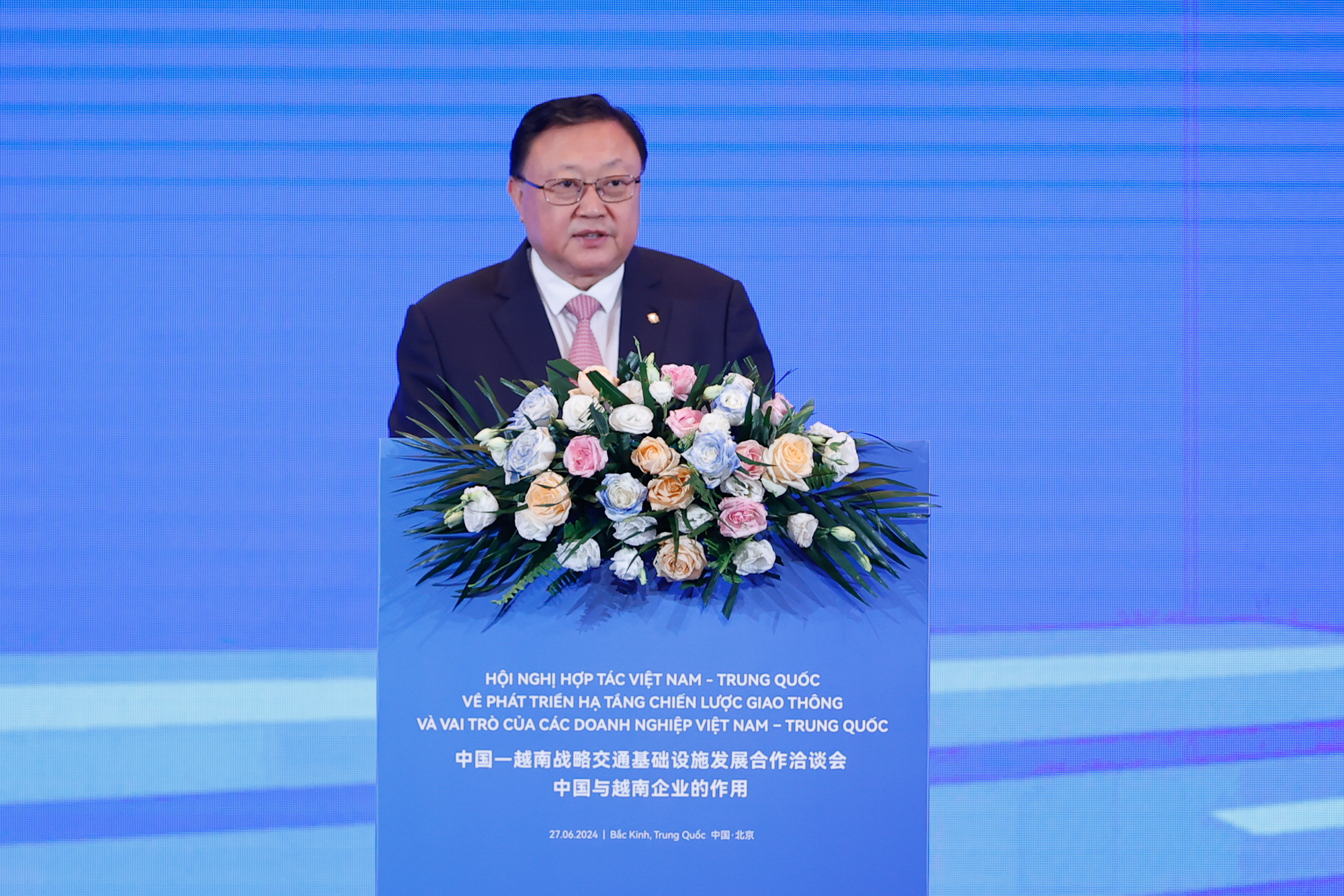 Chủ tịch HĐQT Công ty hữu hạn Tập đoàn Xây dựng giao thông Trung Quốc Vương Đồng Trụ phát biểu tại hội nghị - Ảnh: VGP/Nhật Bắc
