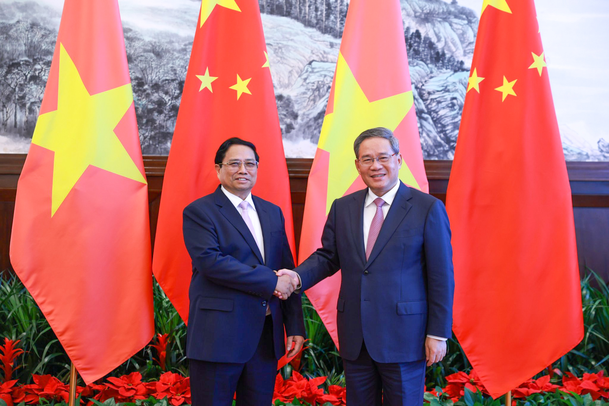 Thủ tướng Phạm Minh Chính hội đàm với Thủ tướng Trung Quốc Lý Cường - Ảnh: VGP/Nhật Bắc