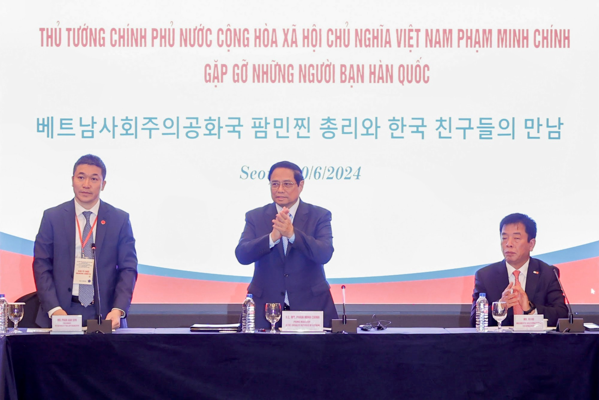 Thủ tướng khẳng định, Việt Nam ủng hộ, ngưỡng mộ và mong muốn học tập kinh nghiệm, những thành quả mà đất nước, nhân dân Hàn Quốc đạt được trong những thập kỷ qua, trở thành đất nước phát triển trong thời gian ngắn - Ảnh: VGP/Nhật Bắc