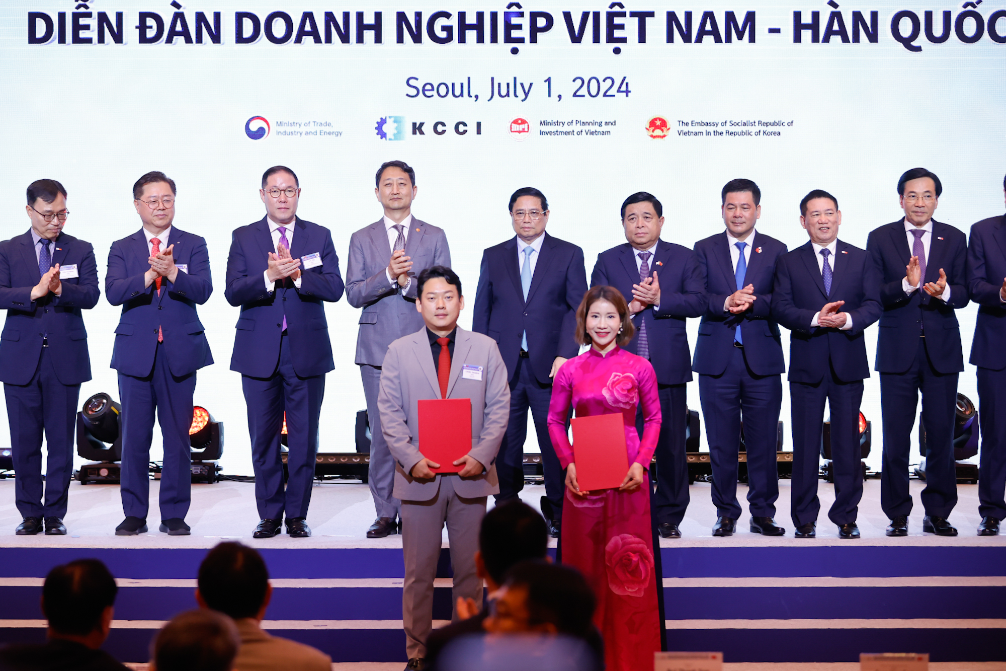 Vinapharm và Celltrion ký kết biên bản ghi nhớ về thành lập một công ty sản xuất các sản phẩm dược sinh học, dược phẩm tại Việt Nam cung cấp cho thị trường Việt Nam và các thị trường khác - Ảnh: VGP/Nhật Bắc