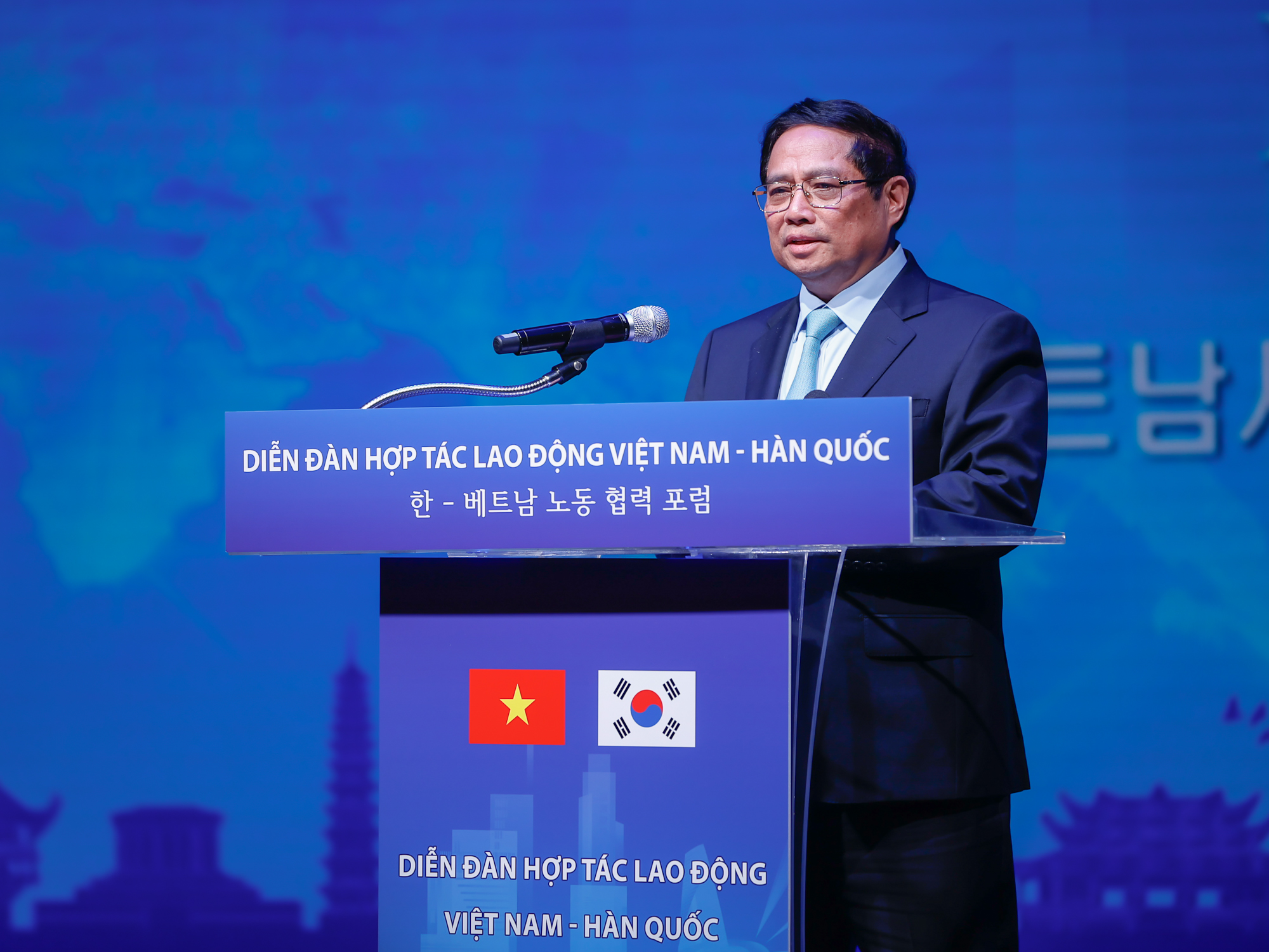 Thủ tướng Phạm Minh Chính nhấn mạnh yêu cầu phát triển quan hệ hợp tác lao động lành mạnh, bình đẳng, an toàn, văn minh, nhân văn - Ảnh: VGP/Nhật Bắc