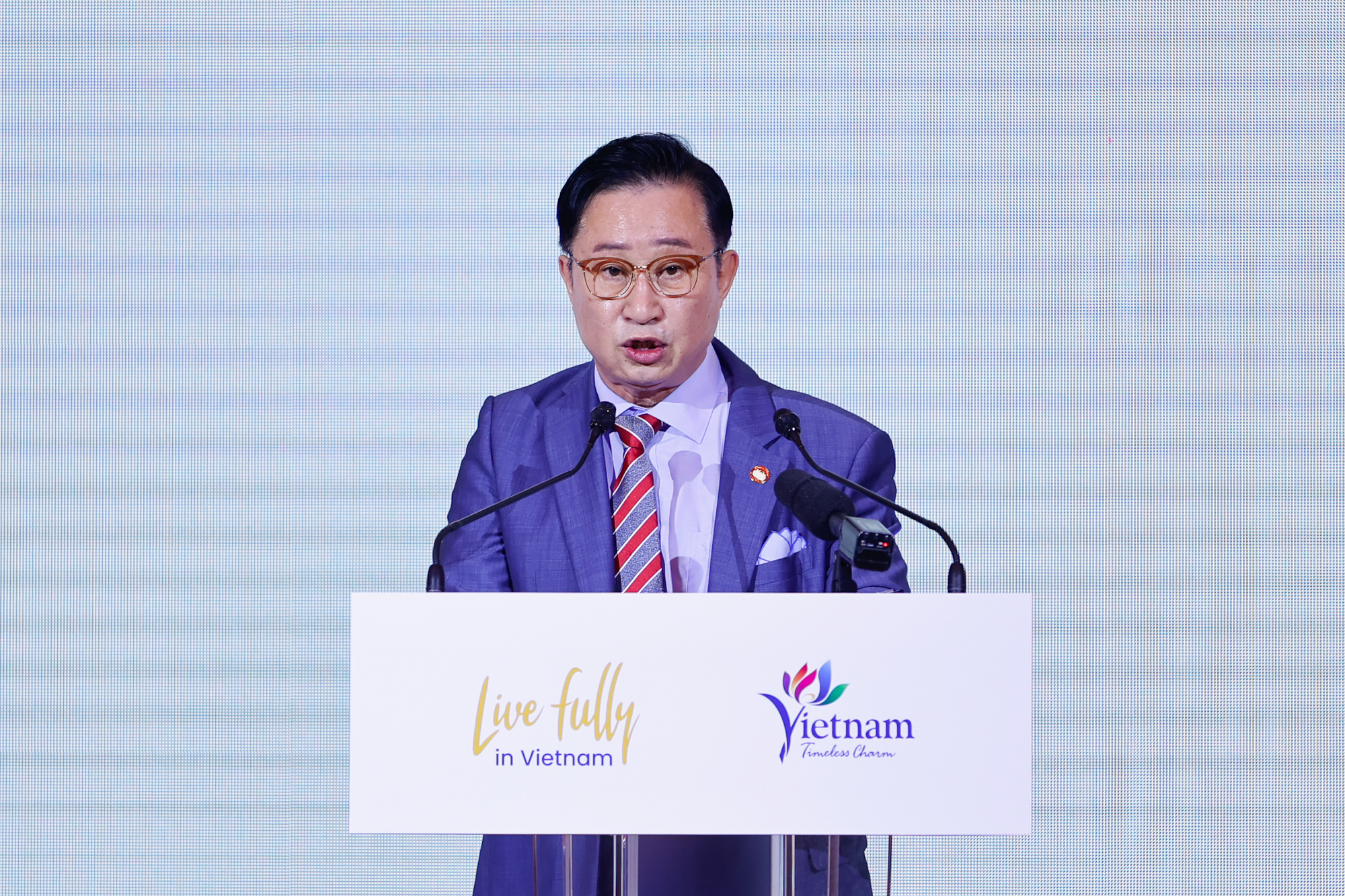 Ông Lý Xương Căn, Đại sứ Du lịch Việt Nam tại Hàn Quốc trình bày về cơ hội và thách thức trong triển khai hợp tác du lịch cao cấp - Ảnh: VGP/Nhật Bắc