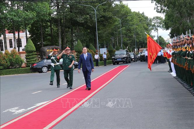 Chủ tịch Quốc hội Trần Thanh Mẫn đến thăm và làm việc tại Bộ Tư lệnh Quân khu 9