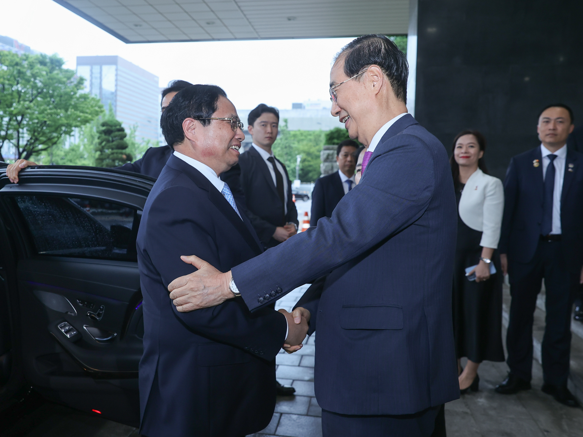 Thủ tướng Chính phủ Phạm Minh Chính và Thủ tướng Hàn Quốc Han Duck Soo - Ảnh: VGP/Nhật Bắc
