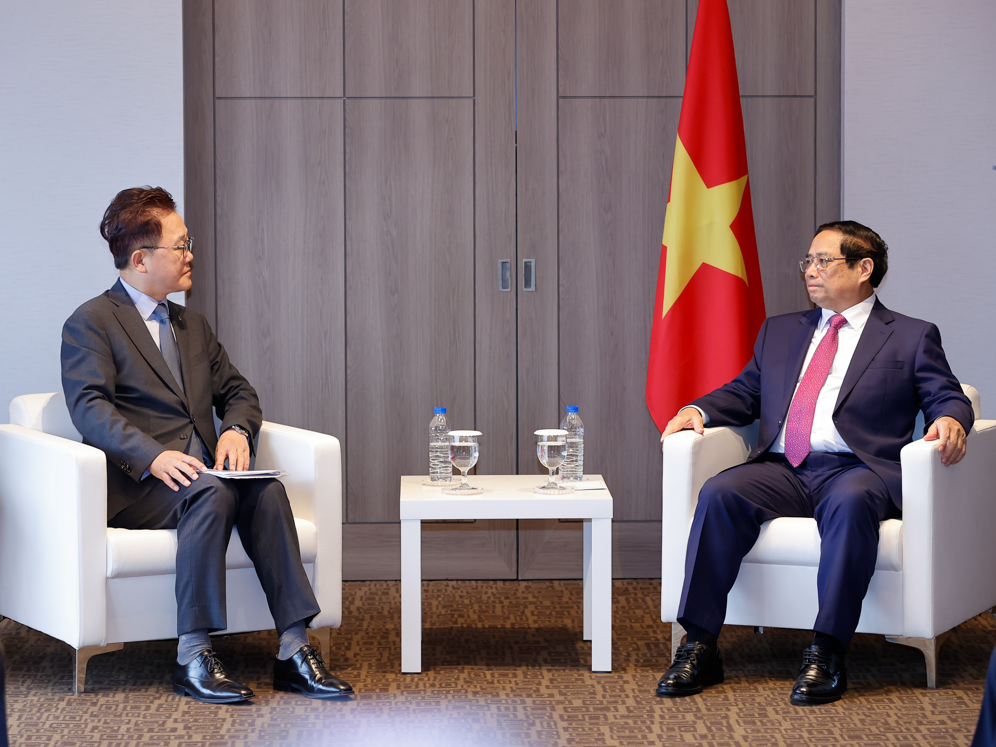 Thủ tướng đánh giá cao đóng góp tích cực, hiệu quả của KDB trong phát triển lĩnh vực tài chính, ngân hàng tại Việt Nam - Ảnh: VGP/Nhật Bắc