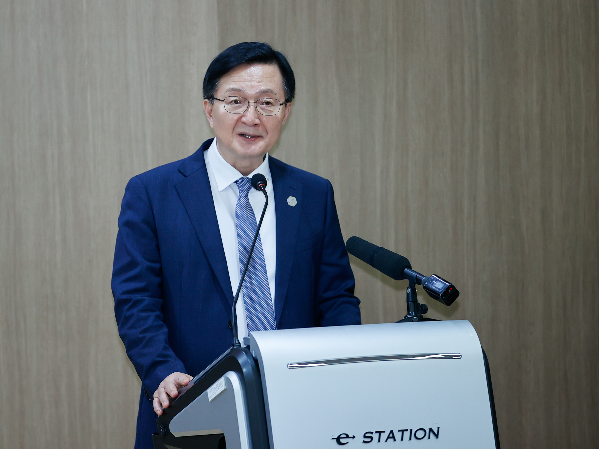 Giáo sư Ryu Hong Lim, Giám đốc Đại học Quốc gia Seoul phát biểu tại cuộc gặp - Ảnh: VGP/Nhật Bắc