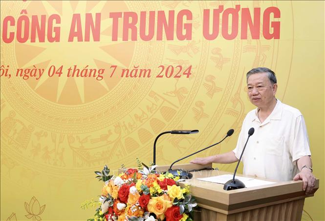 Chủ tịch nước Tô Lâm nêu bật một số nội dung về phương hướng, nhiệm vụ mà lực lượng CAND cần thực hiện trong thời gian tới - Ảnh: TTXVN