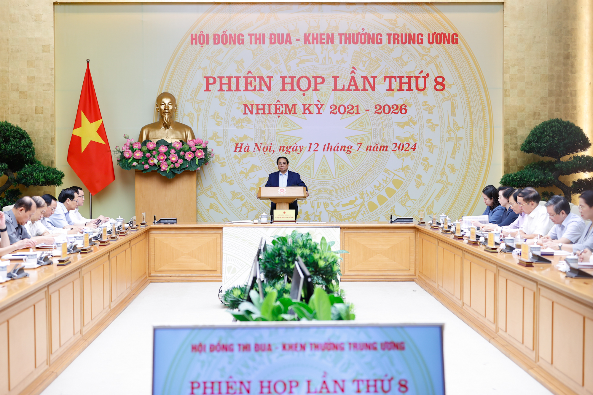 Thủ tướng giao nhiệm vụ cụ thể cho các bộ, ngành, địa phương trong công tác thi đua khen thưởng - Ảnh: VGP/Nhật Bắc