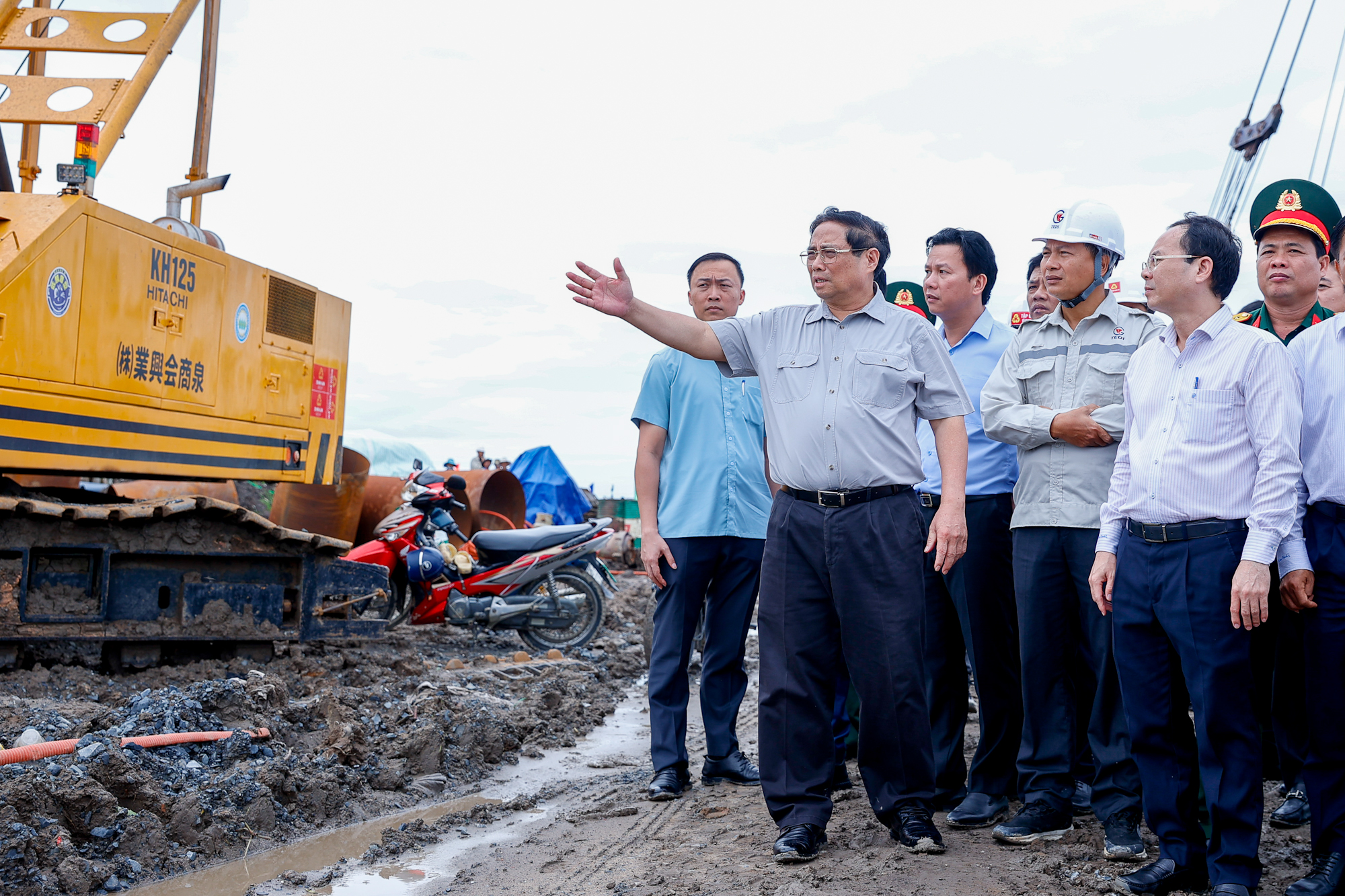 Thủ tướng Phạm Minh Chính kiểm tra tình hình thi công dự án thành phần 2 tuyến cao tốc Châu Đốc-Cần Thơ-Sóc Trăng tại nút giao Lộ Tẻ-Rạch Sỏi (xã Thạnh Tiến, Vĩnh Thạnh, Cần Thơ) - Ảnh: VGP/Nhật Bắc