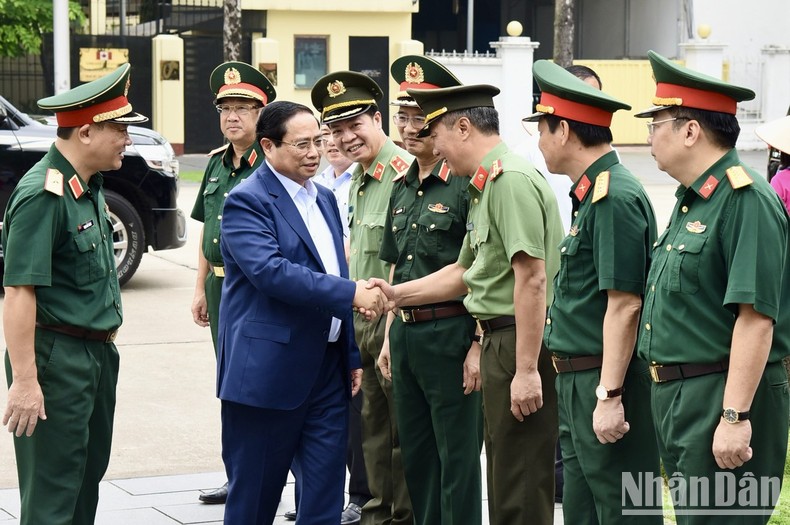 Thủ tướng Phạm Minh Chính tới kiểm tra, làm việc với Ban Quản lý Lăng Chủ tịch Hồ Chí Minh. (Ảnh: Trần Hải)