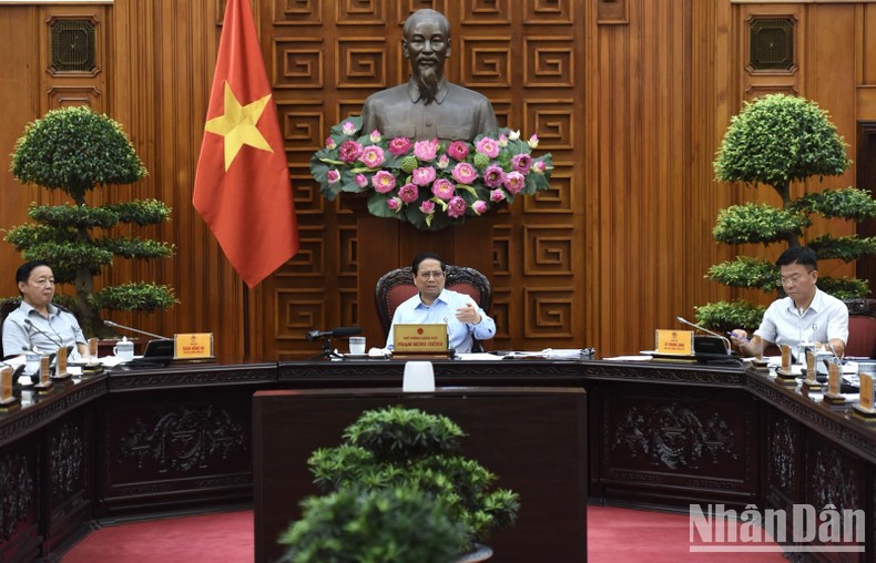 Thủ tướng Phạm Minh Chính chủ trì cuộc họp của Thường trực Chính phủ về các dự án luật. (Ảnh: Trần Hải)