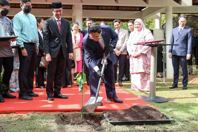 Thủ tướng thăm Đại học Quốc gia và lớp học tiếng Việt tại Brunei - Ảnh 10.