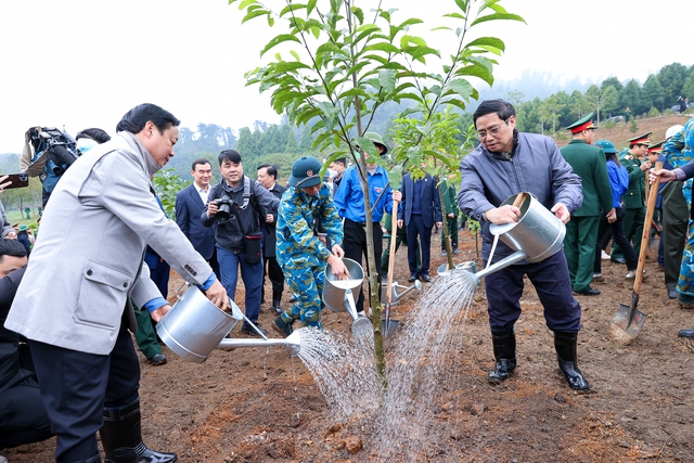 Thủ tướng dâng hương tưởng nhớ Chủ tịch Hồ Chí Minh và phát động Tết trồng cây Xuân Quý Mão - Ảnh 4.