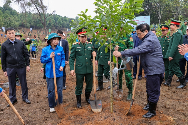 Thủ tướng dâng hương tưởng nhớ Chủ tịch Hồ Chí Minh và phát động Tết trồng cây Xuân Quý Mão - Ảnh 6.