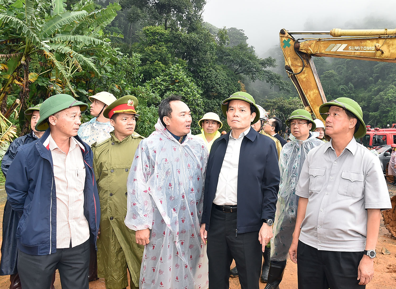 Phó Thủ tướng Trần Lưu Quang đến hiện trường kiểm tra, chỉ đạo khắc phục hậu quả vụ sạt lở nghiêm trọng tại Lâm Đồng - Ảnh 4.