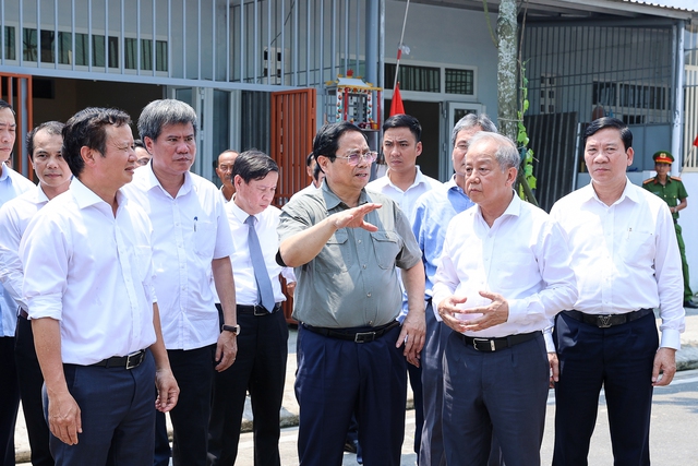 Thủ tướng kiểm tra tiến độ cầu vượt cửa biển Thuận An; thăm Bảo tàng Cổ vật cung đình Huế - Ảnh 11.