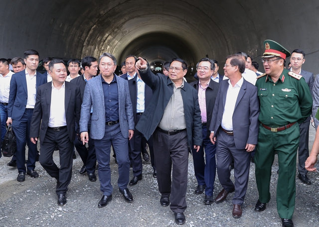 Thủ tướng biểu dương cao tốc Nha Trang – Cam Lâm vượt tiến độ 3 tháng - Ảnh 2.