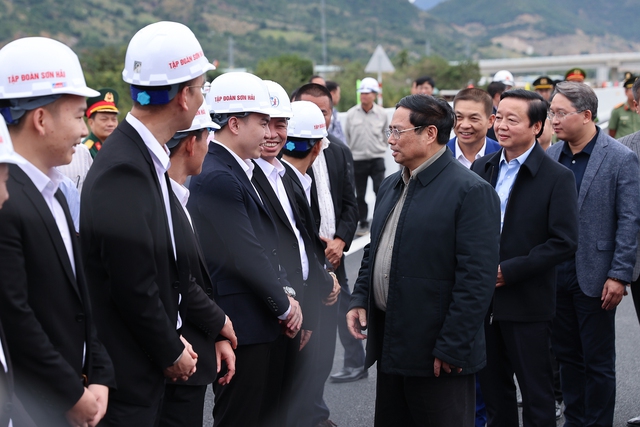 Thủ tướng biểu dương cao tốc Nha Trang – Cam Lâm vượt tiến độ 3 tháng - Ảnh 4.