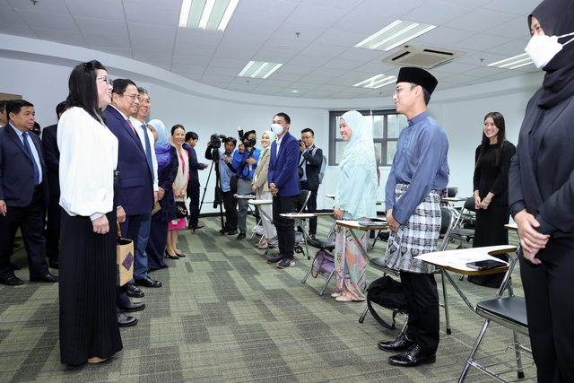 Thủ tướng thăm Đại học Quốc gia và lớp học tiếng Việt tại Brunei - Ảnh 3.