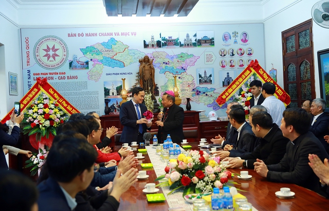 Phó Thủ tướng Trần Lưu Quang chúc mừng Lễ Phục sinh tại Lạng Sơn - Ảnh 2.