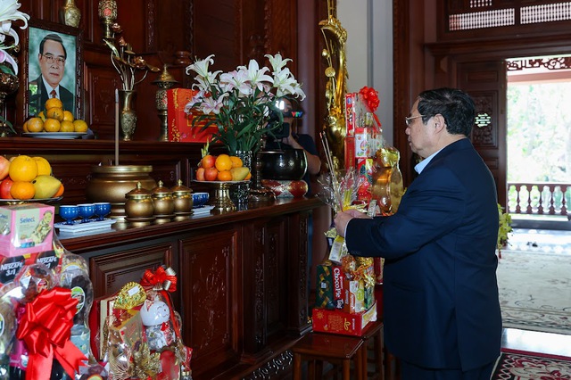 Thủ tướng Phạm Minh Chính dâng hương tưởng nhớ các đồng chí cố Thủ tướng Chính phủ - Ảnh 5.