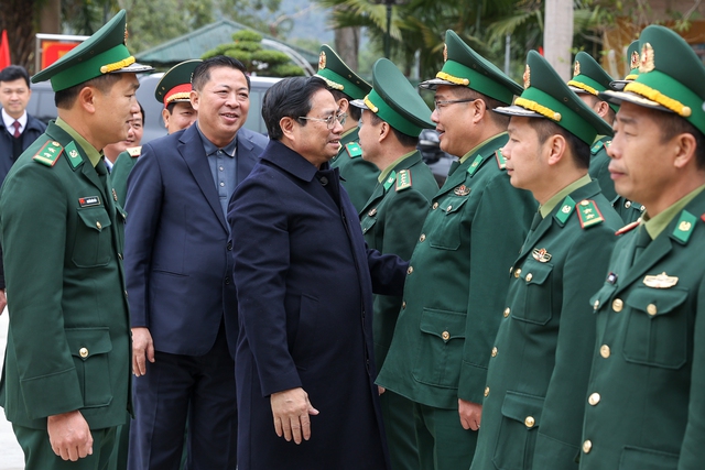 Thủ tướng khảo sát thực địa, thúc đẩy 2 'động lực phát triển' mới của Cao Bằng - Ảnh 2.