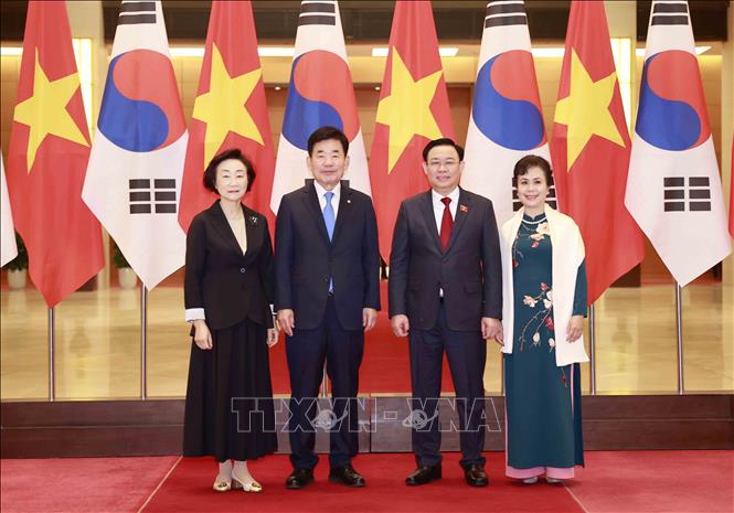 Chủ tịch Quốc hội Vương Đình Huệ đón, hội đàm với Chủ tịch Quốc hội Hàn Quốc - Ảnh 1.
