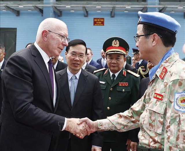 Chủ tịch nước Võ Văn Thưởng và Toàn quyền Australia thăm Cục Gìn giữ hòa bình Việt Nam - Ảnh 1.