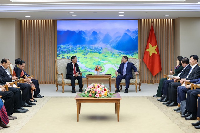 Thủ tướng Phạm Minh Chính tiếp Chủ tịch Ủy ban Trung ương Mặt trận Lào xây dựng đất nước - Ảnh 3.