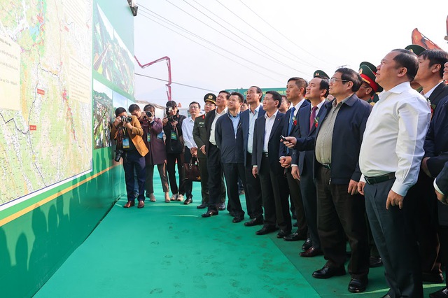 Thủ tướng lưu ý một số vấn đề trong triển khai đường liên kết vùng Hòa Bình - Hà Nội và cao tốc Sơn La - Ảnh 3.