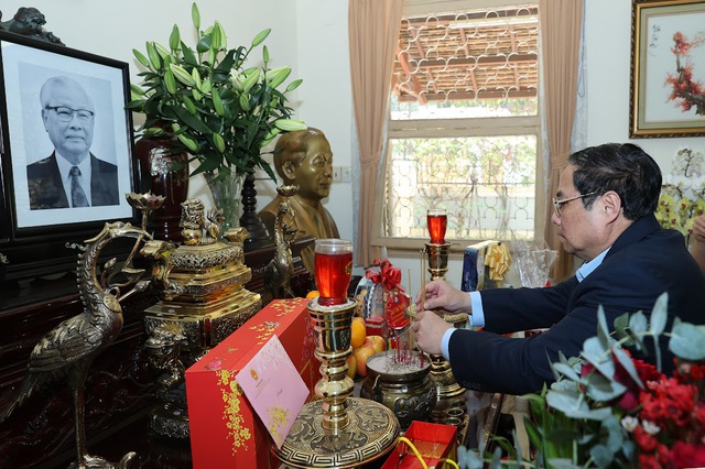 Thủ tướng Phạm Minh Chính dâng hương tưởng nhớ các đồng chí cố Thủ tướng Chính phủ - Ảnh 3.