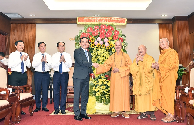 Phó Thủ tướng Trần Lưu Quang chúc mừng mùa Vu lan tại TPHCM - Ảnh 1.