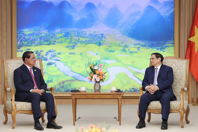 Thủ tướng Phạm Minh Chính tiếp Phó Thủ tướng, Bộ trưởng Bộ Nội vụ Vương quốc Campuchia - Ảnh 2.