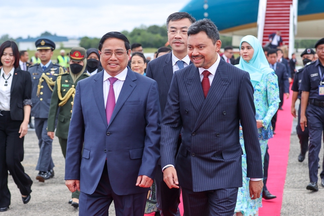 Thủ tướng Phạm Minh Chính bắt đầu chuyến thăm chính thức Brunei Darussalam - Ảnh 2.