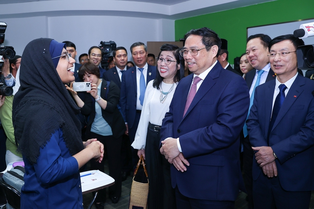 Thủ tướng thăm Đại học Quốc gia và lớp học tiếng Việt tại Brunei - Ảnh 4.