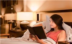 Đọc sách trước khi ngủ - Lợi ích tuyệt vời cho sức khỏe