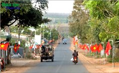 Rực rỡ đường cờ Tổ quốc nơi biên cương