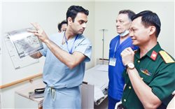 Phẫu thuật khớp háng miễn phí cho bệnh nhân nghèo
