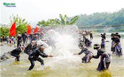 Lễ hội "Bun Vốc Nặm" của người Lào ở Lai Châu