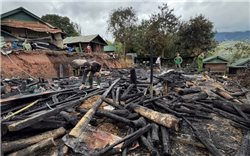 Quảng Ngãi: Lửa thiêu rụi 2 căn nhà của đồng bào Xơ Đăng xã Ngọc Linh