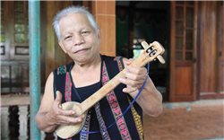 Người uy tín giúp đồng bào A Lưới tự tin đổi mới nếp nghĩ, cách làm