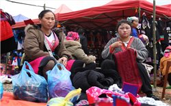 Chợ phiên Tủa Thàng rộn ràng những ngày cận Tết Nguyên đán