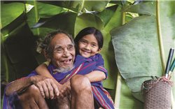 Chuyện tình trăm tuổi và kho báu văn hóa giữa đại ngàn Đăk Pne