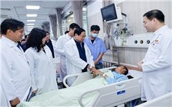 Thủ tướng: Phát huy vai trò các bệnh viện tuyến cuối 'giành giật sự sống, là hy vọng lớn nhất của người bệnh'