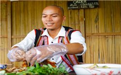 Chàng trai Ca Dong "kể" những câu chuyện quê hương bằng ẩm thực